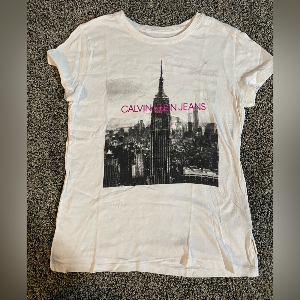 Calvin Klein graphic tee size small